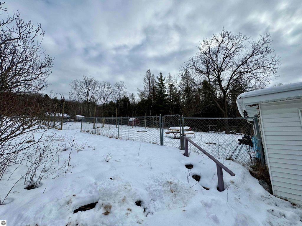 Image 31 of property listing at 2024 Apple Hill Road, Traverse City, MI 49686