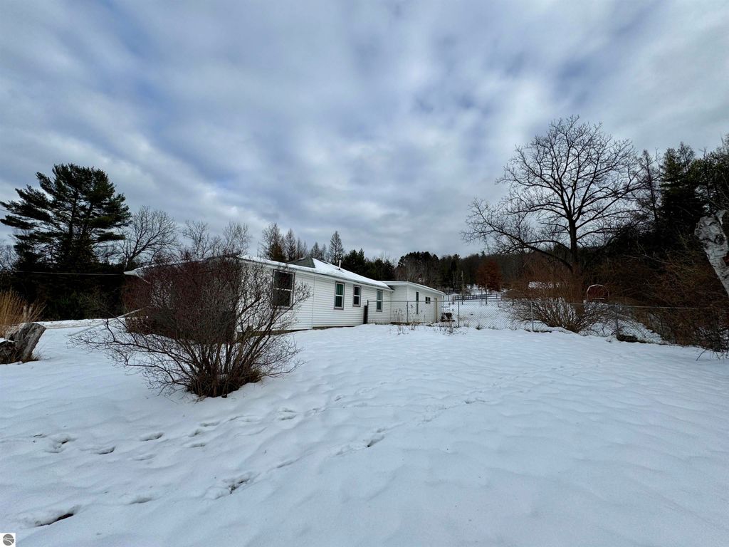 Image 35 of property listing at 2024 Apple Hill Road, Traverse City, MI 49686