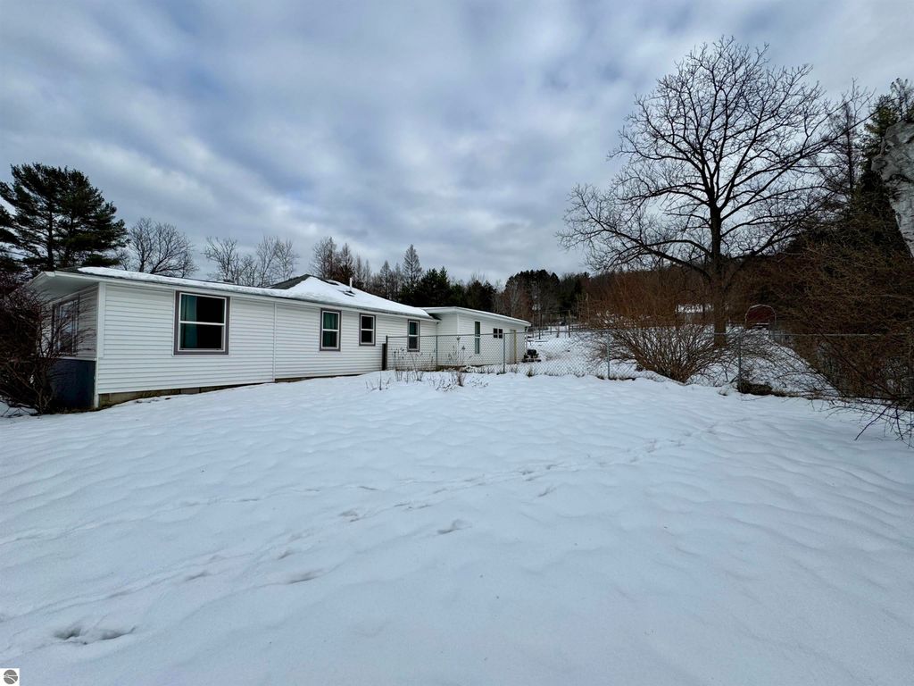 Image 36 of property listing at 2024 Apple Hill Road, Traverse City, MI 49686