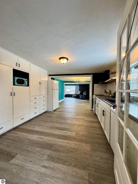 Image 4 of property listing at 2024 Apple Hill Road, Traverse City, MI 49686