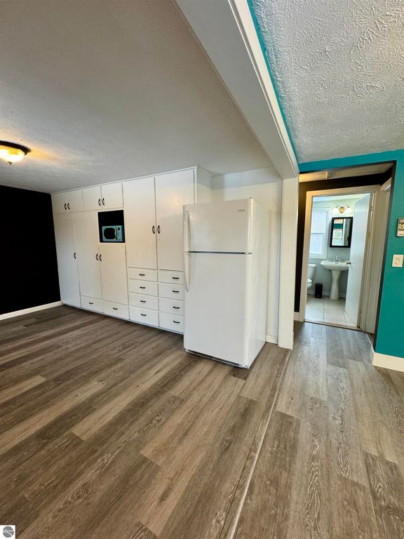 Image 7 of property listing at 2024 Apple Hill Road, Traverse City, MI 49686