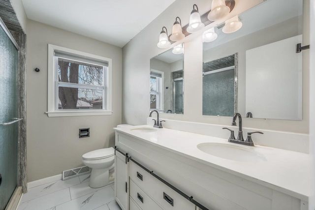 1201 W BREWSTER STREET, Appleton, WI 54914