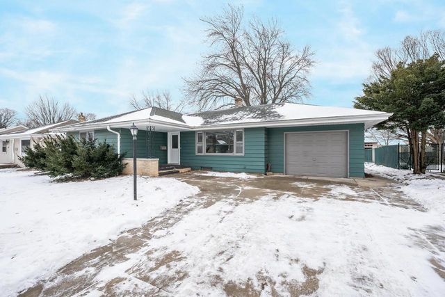 1201 W BREWSTER STREET, Appleton, WI 54914