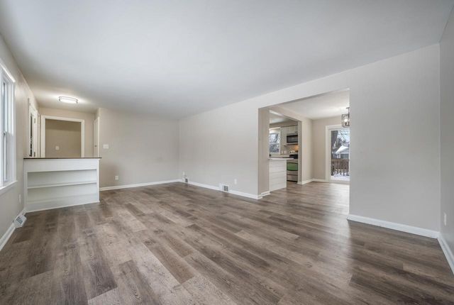 1201 W BREWSTER STREET, Appleton, WI 54914