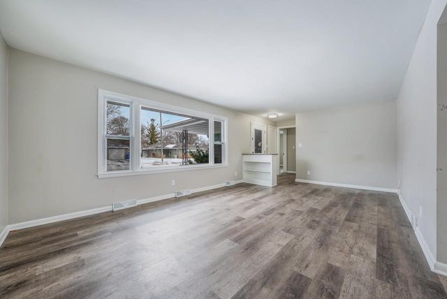 1201 W BREWSTER STREET, Appleton, WI 54914