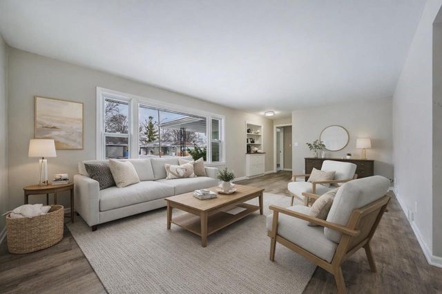 1201 W BREWSTER STREET, Appleton, WI 54914