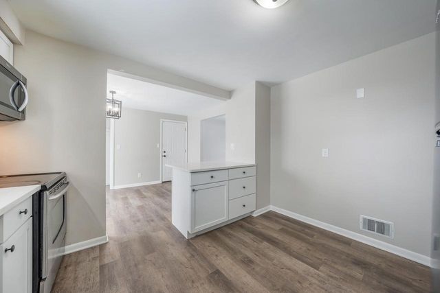 1201 W BREWSTER STREET, Appleton, WI 54914