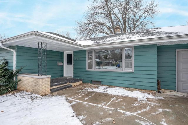 1201 W BREWSTER STREET, Appleton, WI 54914