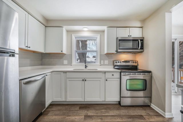 1201 W BREWSTER STREET, Appleton, WI 54914