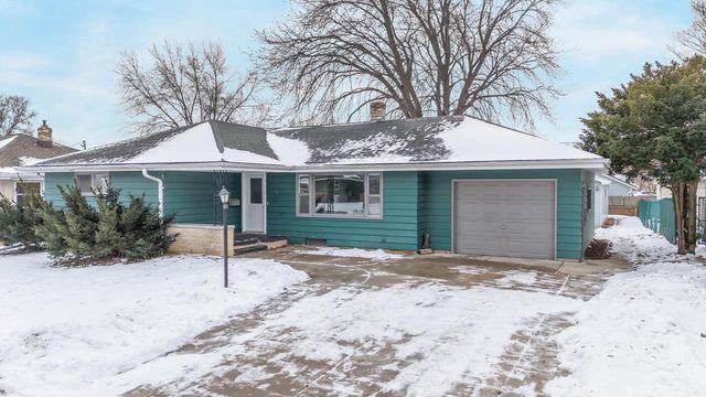1201 W BREWSTER STREET, Appleton, WI 54914