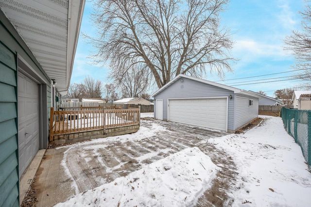 1201 W BREWSTER STREET, Appleton, WI 54914