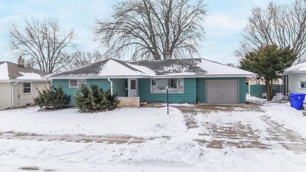 1201 W BREWSTER STREET, Appleton, WI 54914