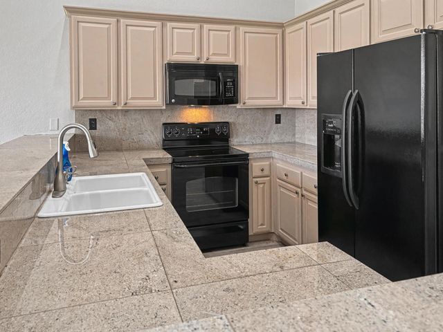 76915 Turendot Street, Palm Desert, CA 92211