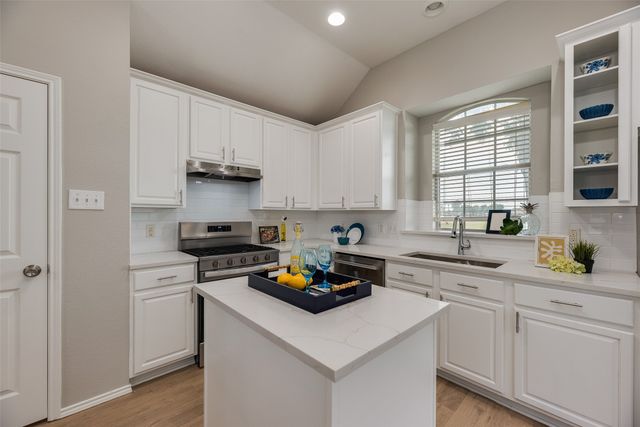 5512 Worley Drive, The Colony, TX 75056