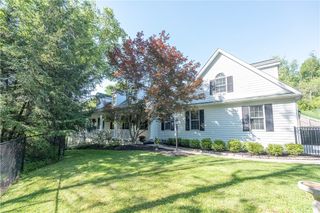 503 Sharon Rd, Moon/crescent Twp, PA 15108