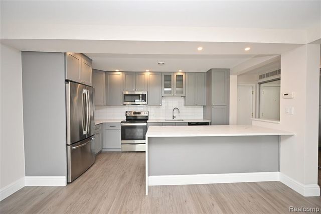 211 E Merrill Street 410, Birmingham, MI 48009