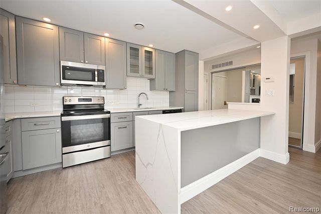 211 E Merrill Street 410, Birmingham, MI 48009