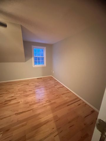 16 Kennedy Dr 16, Chelmsford, MA 01863