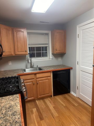 16 Kennedy Dr 16, Chelmsford, MA 01863