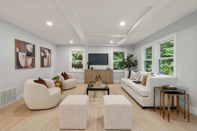 184 Bedford Rd, Lincoln, MA 01773