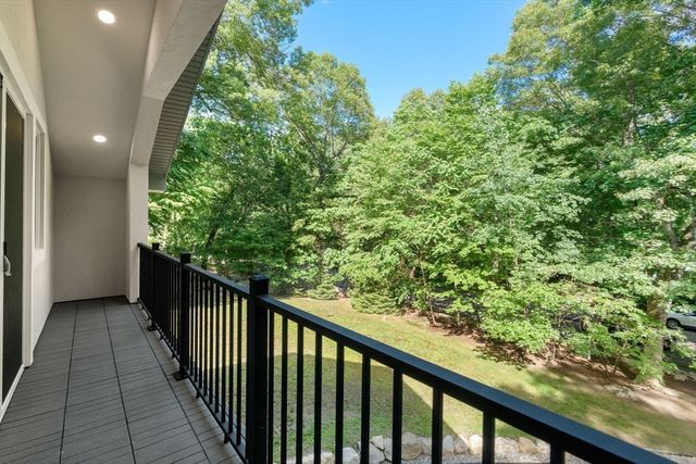 184 Bedford Rd, Lincoln, MA 01773