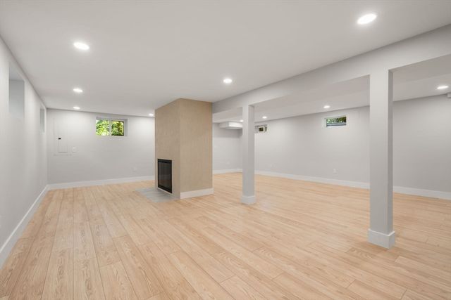 184 Bedford Rd, Lincoln, MA 01773