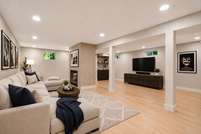 184 Bedford Rd, Lincoln, MA 01773