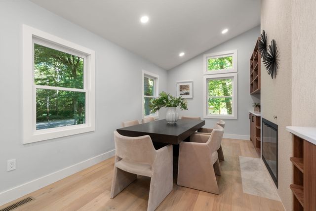 184 Bedford Rd, Lincoln, MA 01773