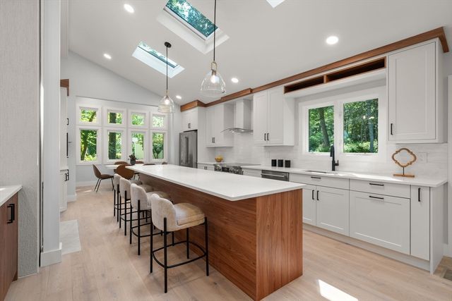 184 Bedford Rd, Lincoln, MA 01773