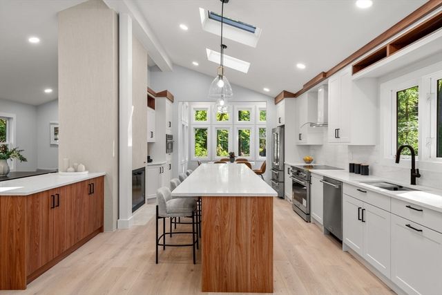184 Bedford Rd, Lincoln, MA 01773