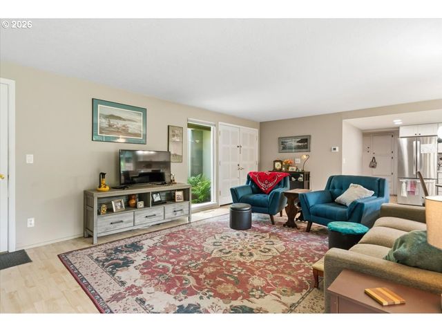 806 Ne NIGHTINGALE Ct, Keizer, OR 97303