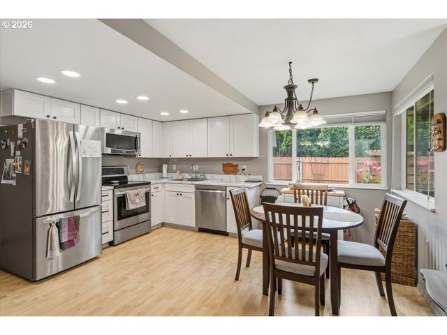 806 Ne NIGHTINGALE Ct, Keizer, OR 97303