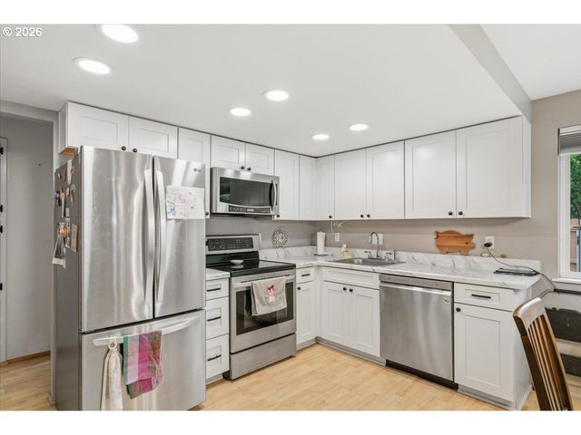 806 Ne NIGHTINGALE Ct, Keizer, OR 97303