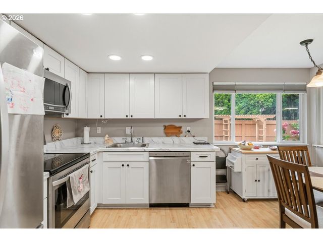 806 Ne NIGHTINGALE Ct, Keizer, OR 97303