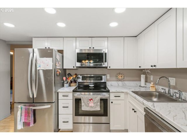 806 Ne NIGHTINGALE Ct, Keizer, OR 97303