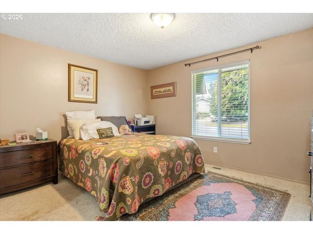 806 Ne NIGHTINGALE Ct, Keizer, OR 97303