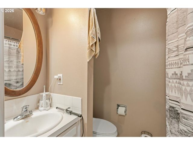 806 Ne NIGHTINGALE Ct, Keizer, OR 97303