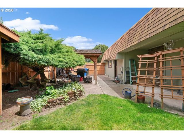 806 Ne NIGHTINGALE Ct, Keizer, OR 97303
