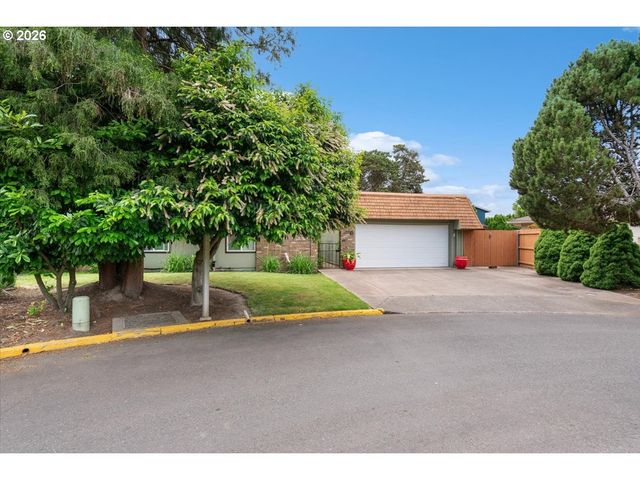 806 Ne NIGHTINGALE Ct, Keizer, OR 97303