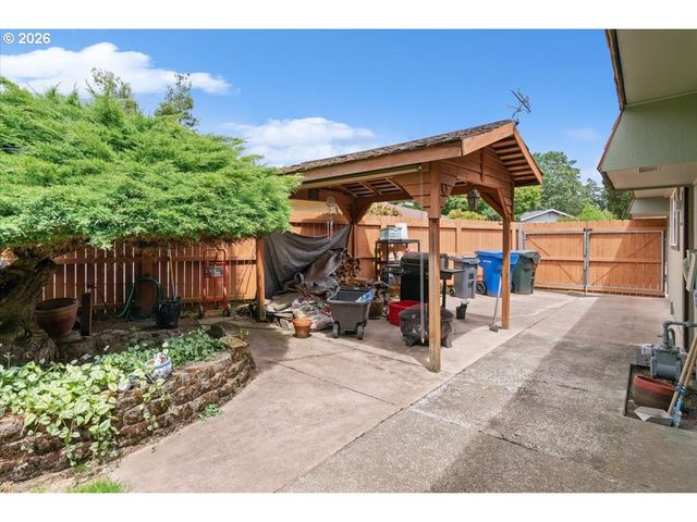 806 Ne NIGHTINGALE Ct, Keizer, OR 97303