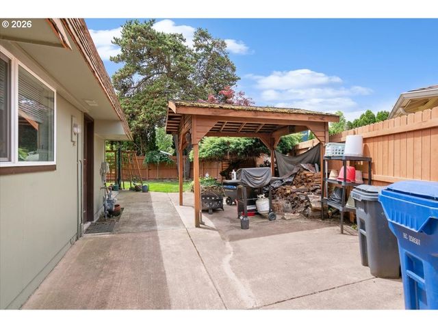 806 Ne NIGHTINGALE Ct, Keizer, OR 97303