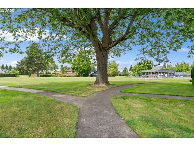 806 Ne NIGHTINGALE Ct, Keizer, OR 97303