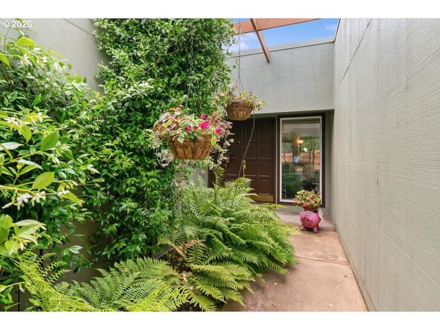 806 Ne NIGHTINGALE Ct, Keizer, OR 97303