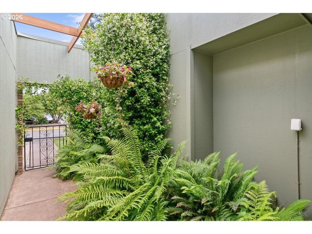 806 Ne NIGHTINGALE Ct, Keizer, OR 97303