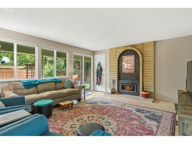 806 Ne NIGHTINGALE Ct, Keizer, OR 97303