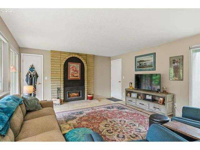 806 Ne NIGHTINGALE Ct, Keizer, OR 97303
