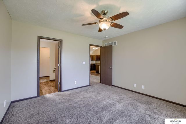 2644 W Timber Lake Drive, Lincoln, NE 68522