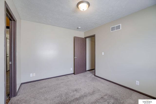 2644 W Timber Lake Drive, Lincoln, NE 68522