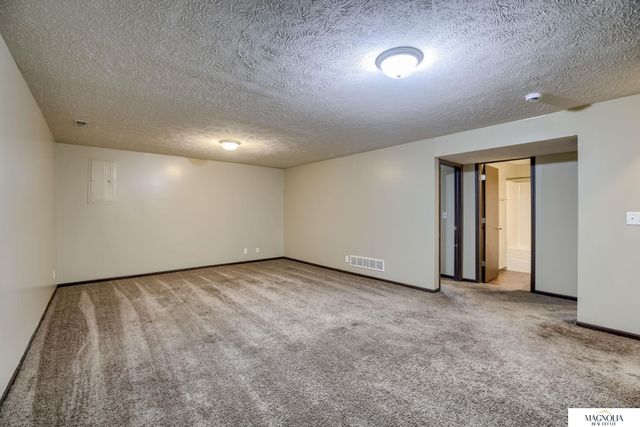 2644 W Timber Lake Drive, Lincoln, NE 68522