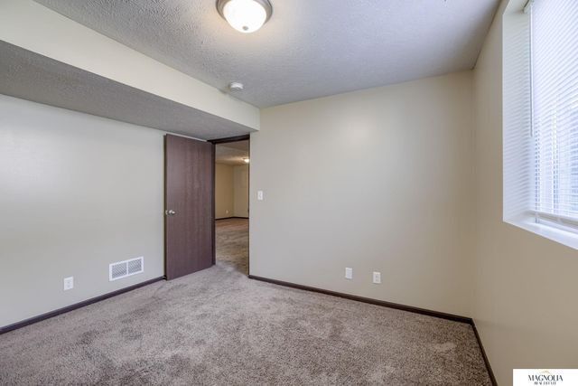 2644 W Timber Lake Drive, Lincoln, NE 68522